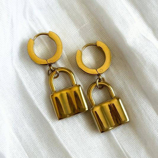 Gold Lock Huggies